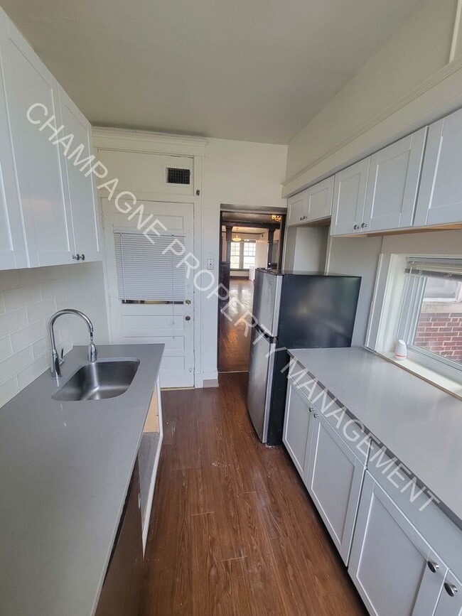 Building Photo - 620 W 39th Terrace