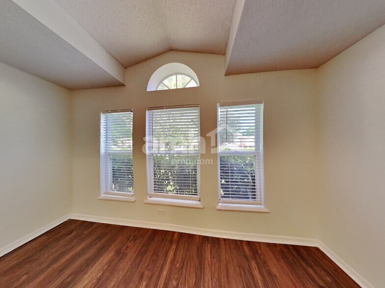 Building Photo - 337 Grand Royal Cir
