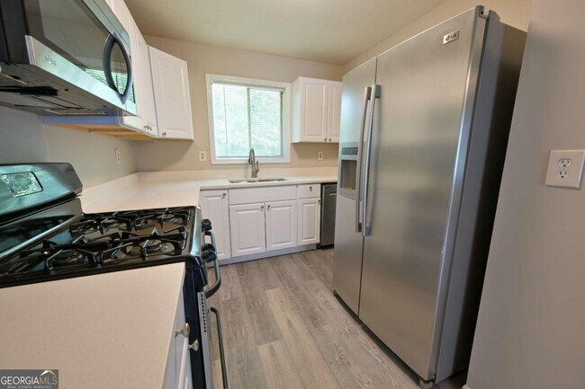 Building Photo - 2075 Claude St NW