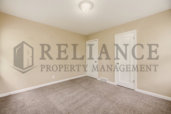 Building Photo - 571 S Roosevelt St