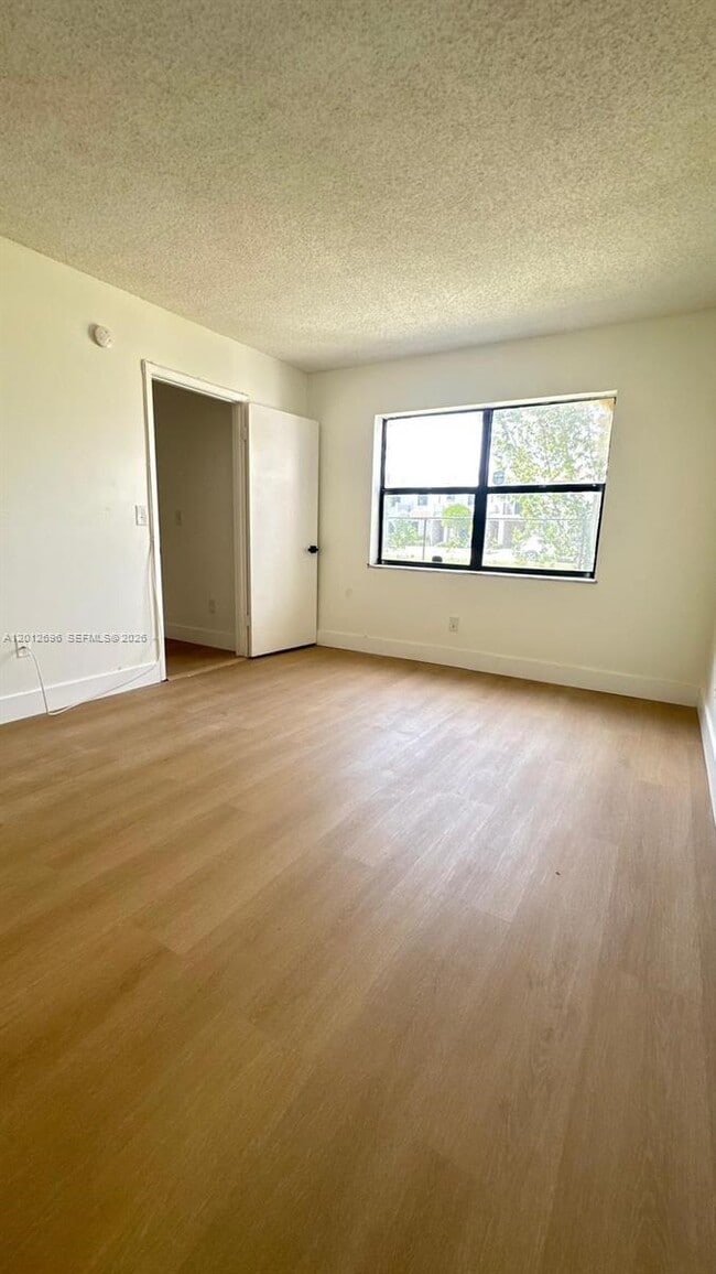 Building Photo - 901 NE 209th Terrace