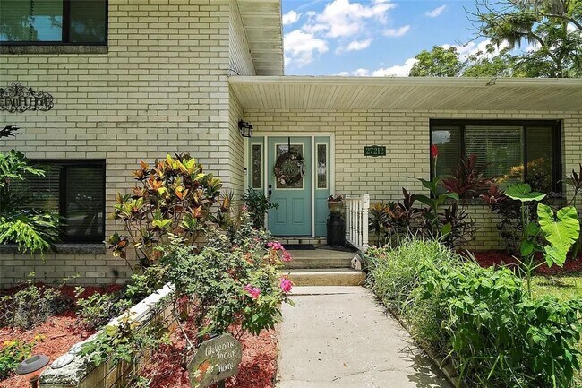 Building Photo - BEAUTIFUL 4BED 2BATH HOME WITH DETACHED OF...