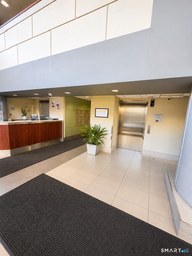 Building Photo - 127 Greyrock Pl