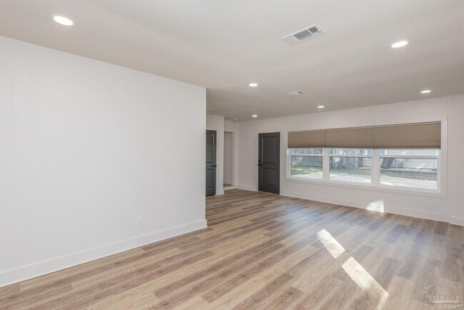 Building Photo - 2540 Hallmark Dr