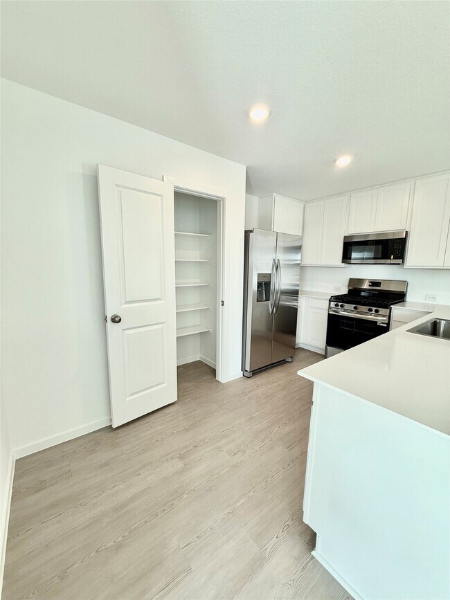 Building Photo - 16211 Rustic Pr Dr