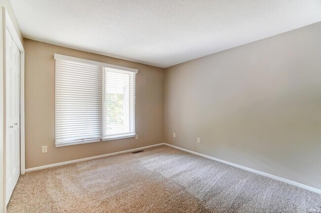Building Photo - 5931 Spring Oak Ct