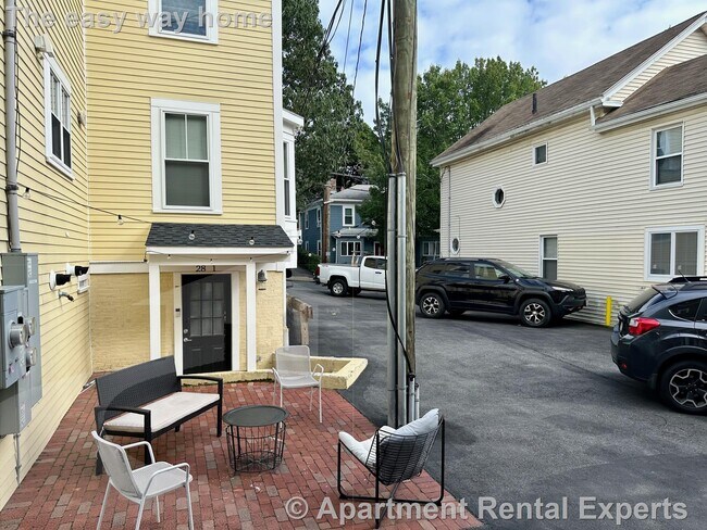 Building Photo - 26 Putnam St
