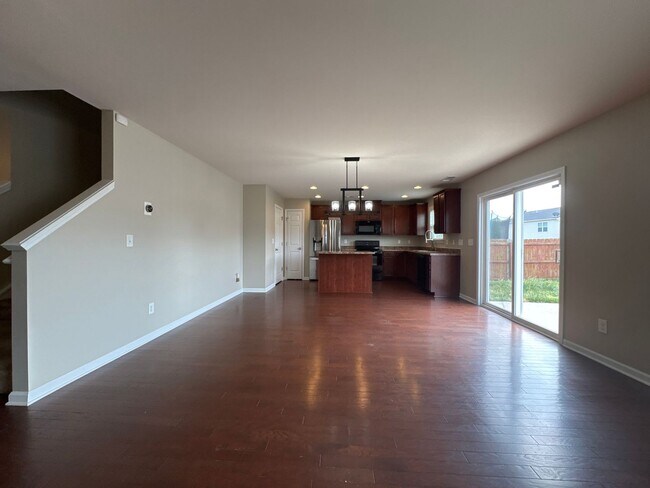 Building Photo - Well-Maintained 4BR Home in Lebanon | Great Location + Natural Light