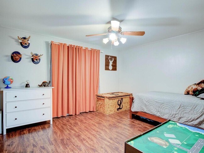 Building Photo - 1405 Yarborough Dr