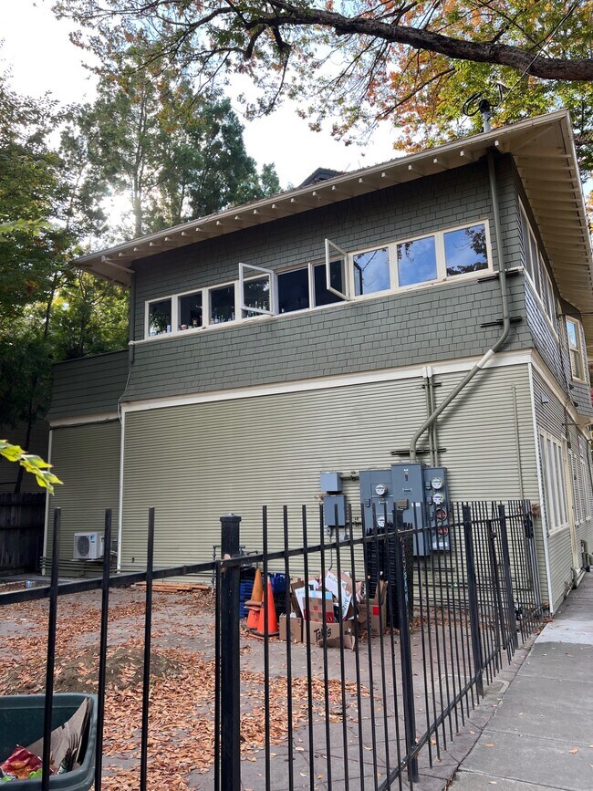 Building Photo - 601 T St