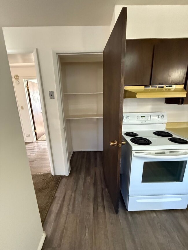 Building Photo - CS-1070 E 800 N