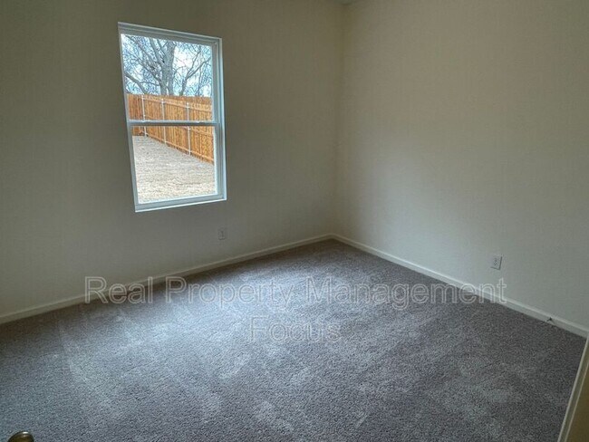 Building Photo - 2629 Silver Leaf Ln