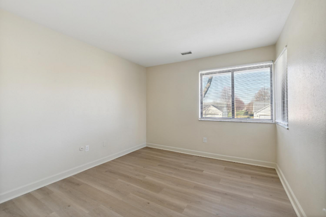 Building Photo - 5560 Heatherdowns Blvd