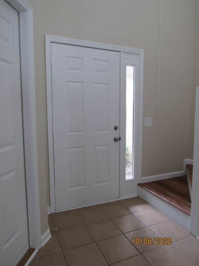 Building Photo - 207 Winthrope Ln