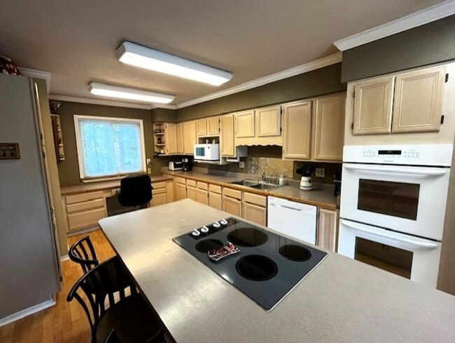 Building Photo - 1334 Straight Creek Dr