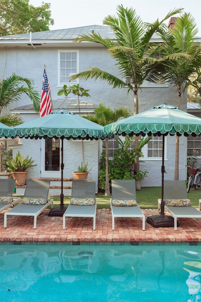 Building Photo - 446 27th St