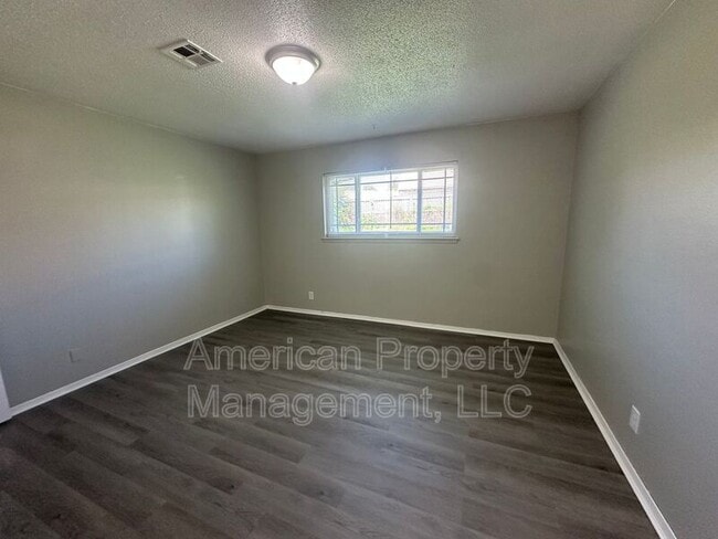 Building Photo - 2426 S 83rd E Ave