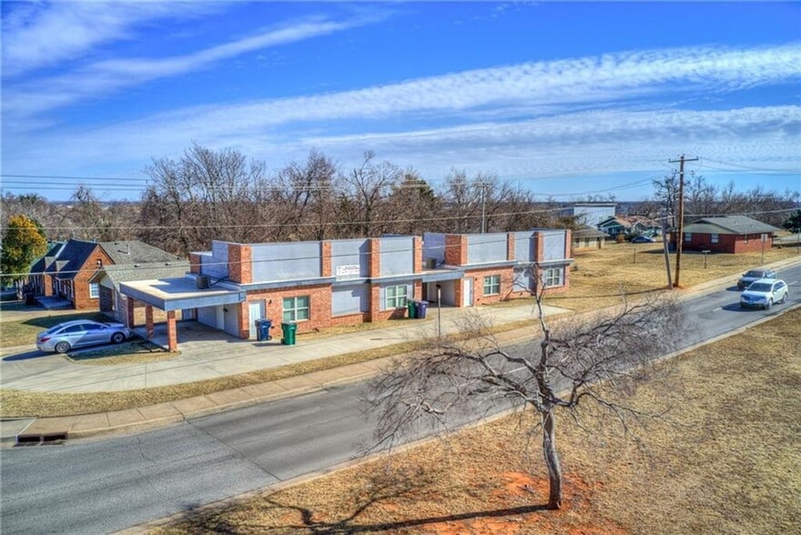 Building Photo - 1300 NE 10th St