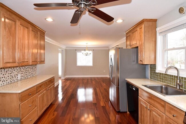 Building Photo - 7125 Harrison Ln