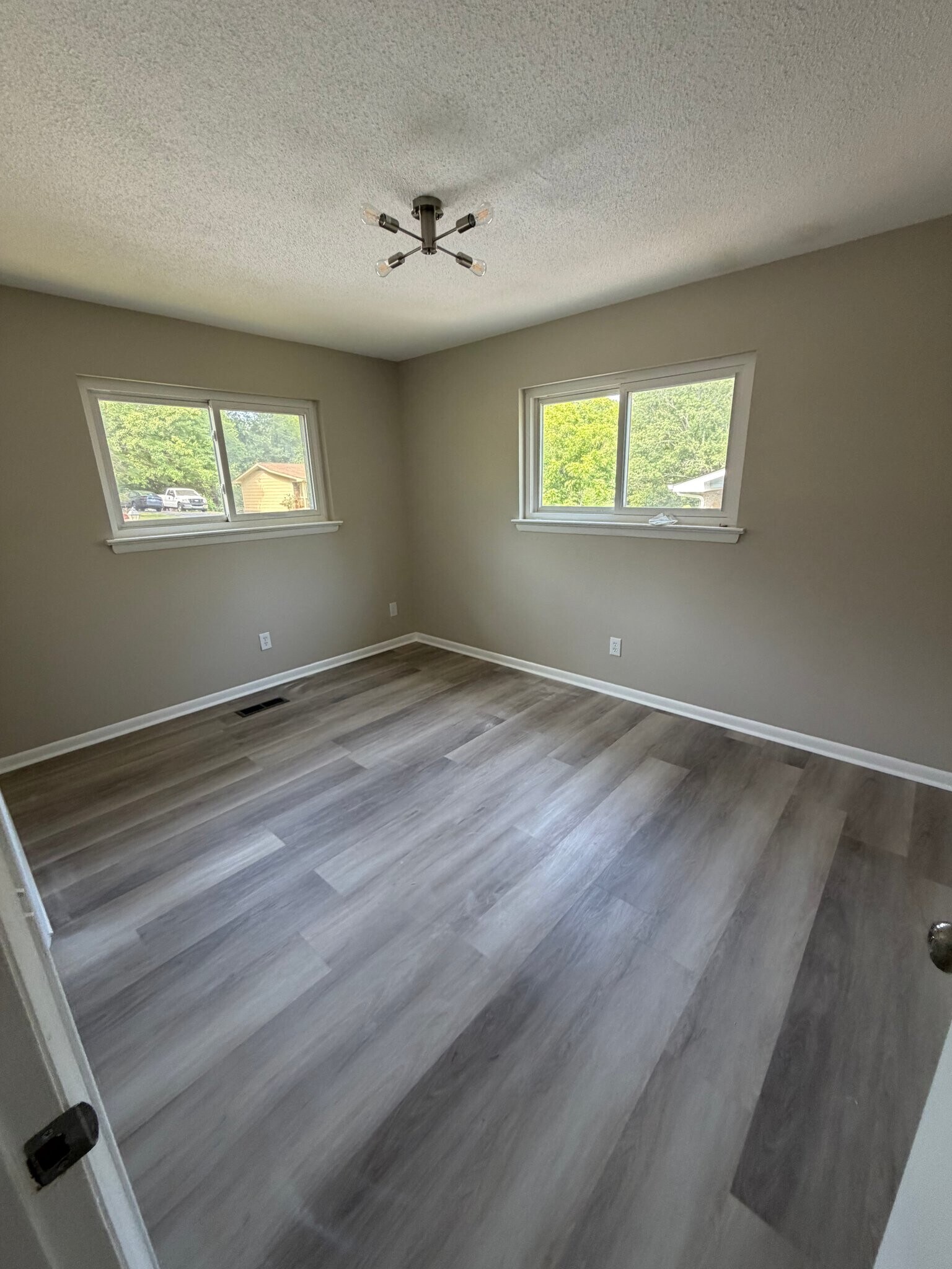 Building Photo - 607 Mountain Wood Dr