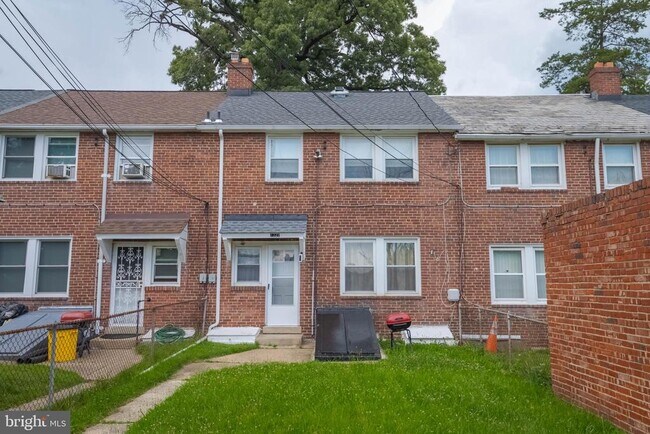 Building Photo - 1325 Crofton Rd