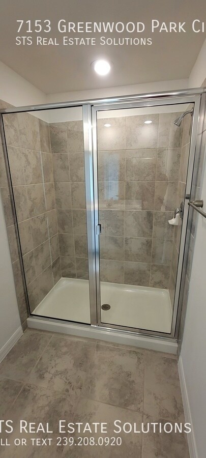 Building Photo - 7153 Greenwood Park Cir
