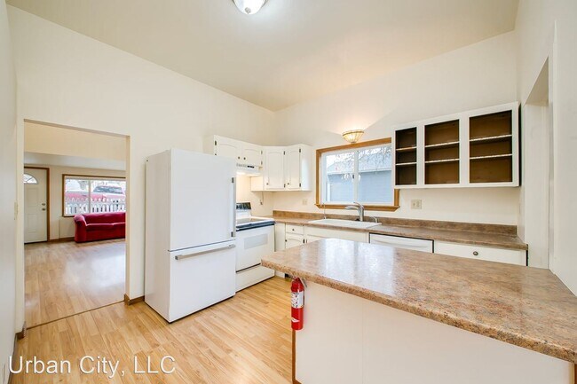 Building Photo - 2 br, 1 bath House - 1605 5th St.