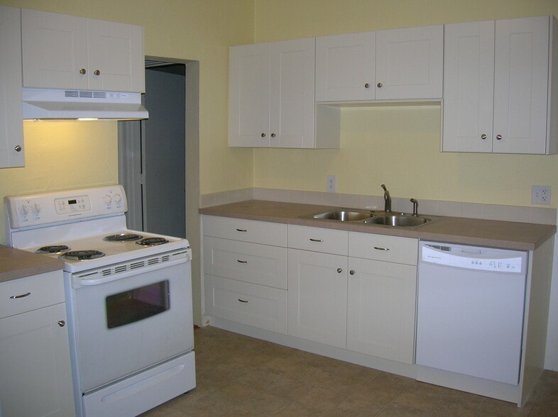 Building Photo - 4743 N Albina Ave