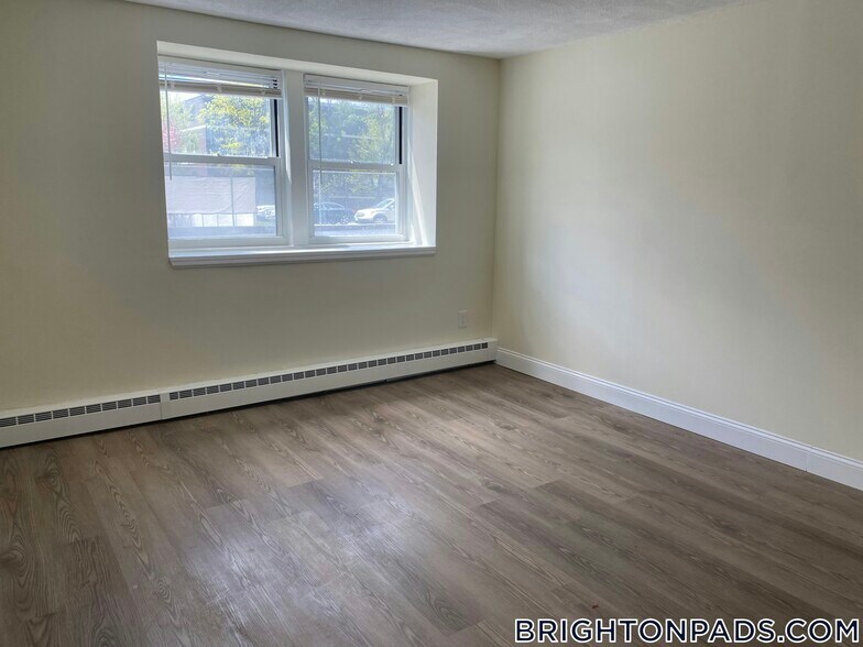 Building Photo - 168 N Beacon St