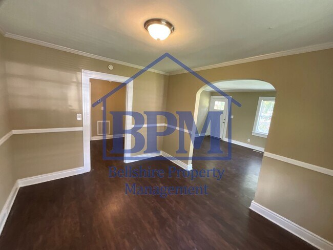 Building Photo - Spacious 3 Bed, 2 Bath Bottom-Floor Duplex...