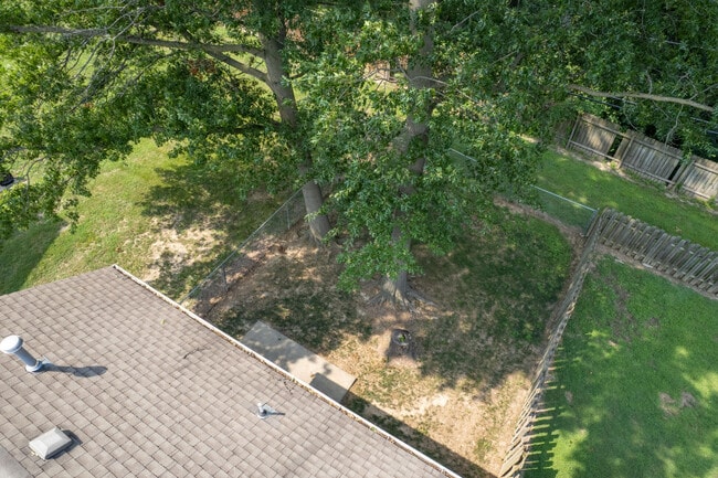 Building Photo - 4919 W Millbrook Dr