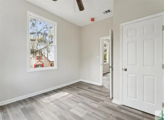Building Photo - Updated Home in the Heart of Savannah