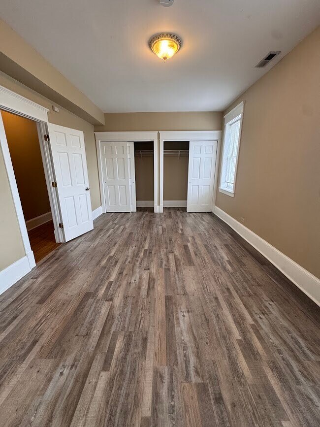 Building Photo - 160 Symphony Way