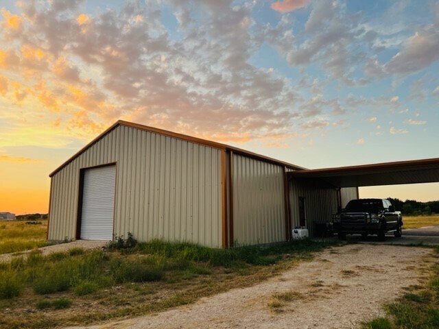 Building Photo - 1400 FM970