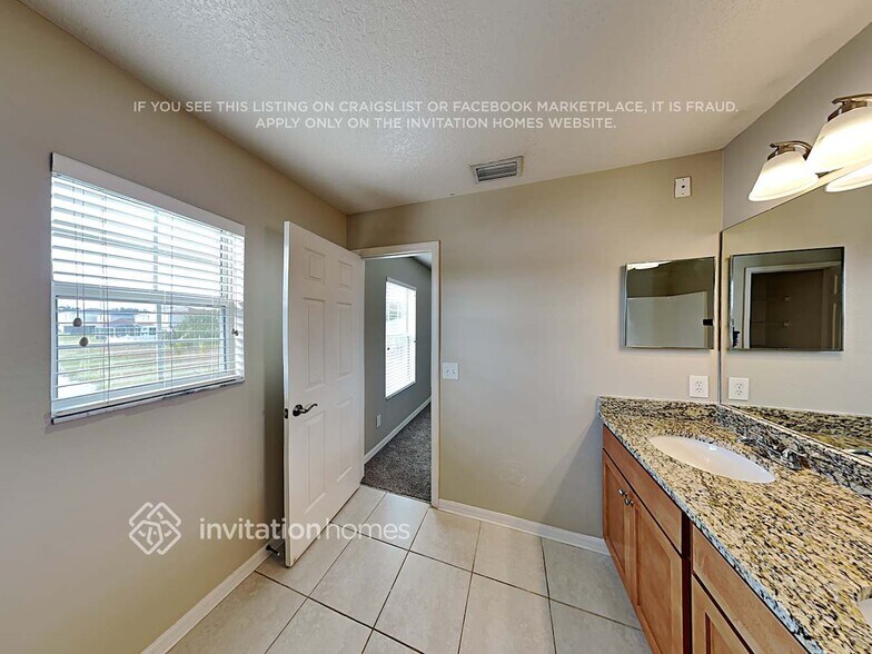 Building Photo - 11041 Golden Silence Dr