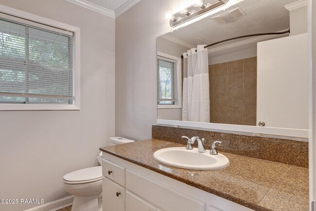 Building Photo - 408 Alice Dr
