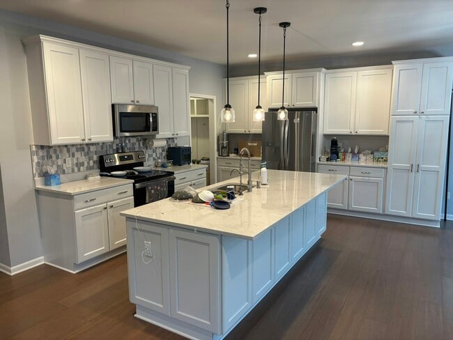 Building Photo - 2142 Hidden Ridge Dr