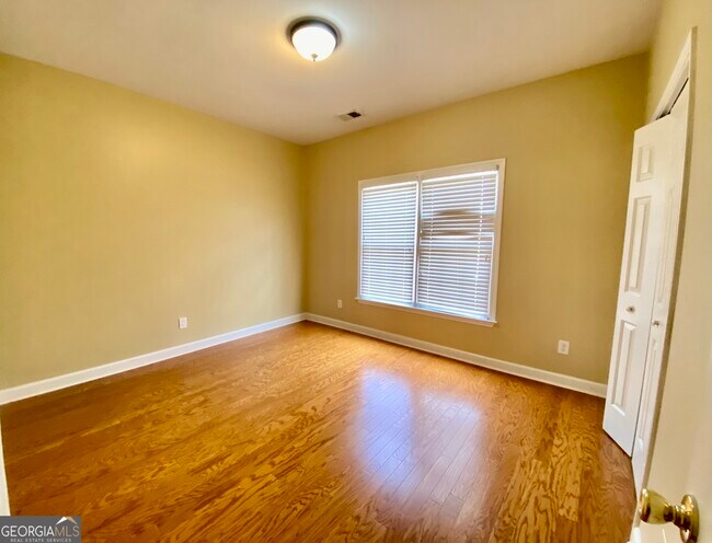 Building Photo - 1606 Cascade Overlook