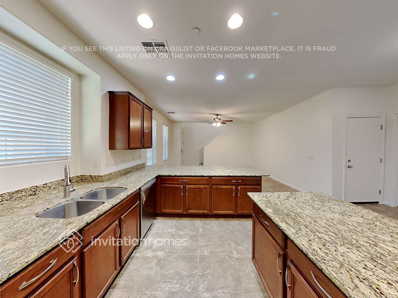 Building Photo - 1389 S Moccasin Trail