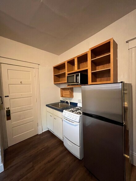 back apartment - 1049 Spaight St