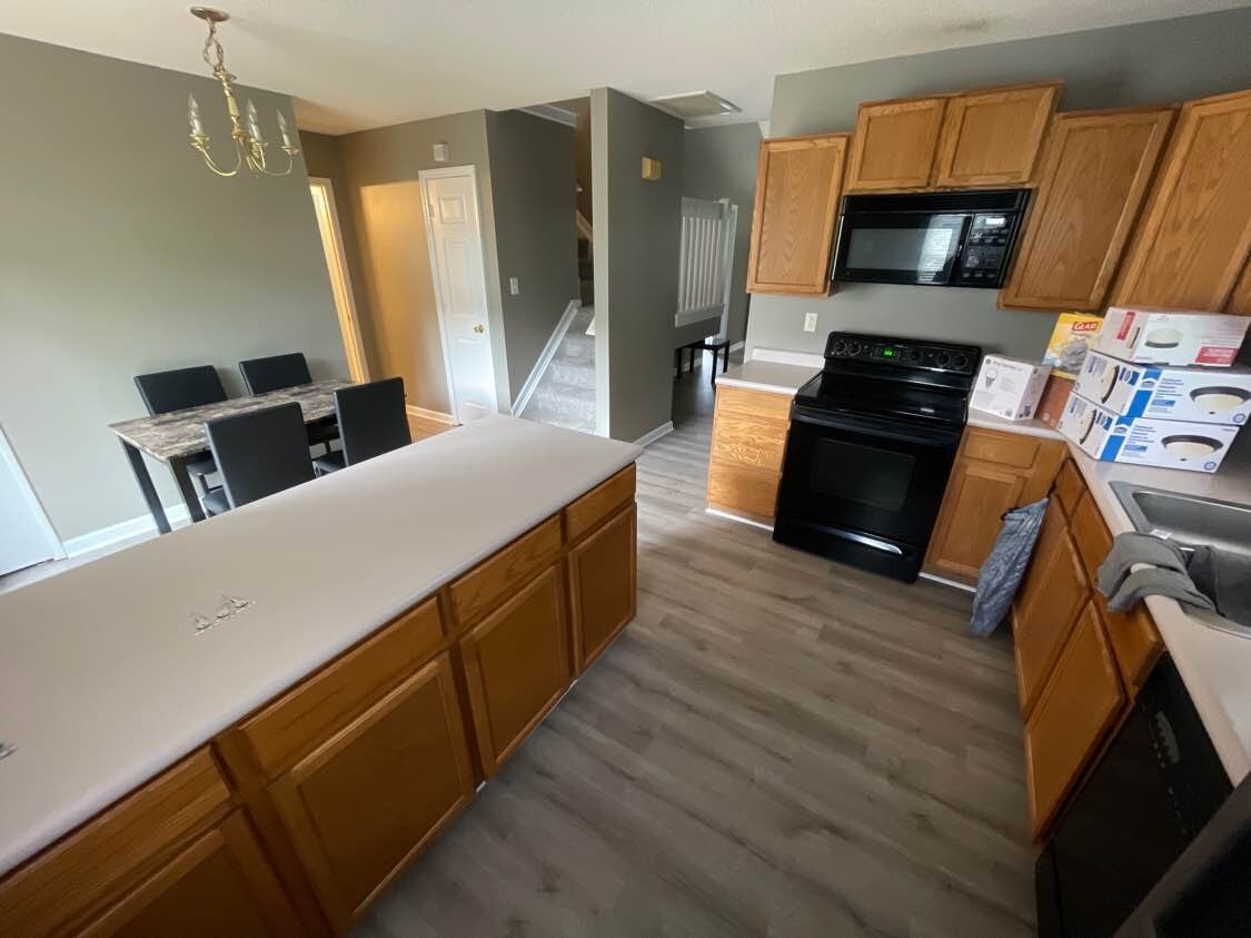Building Photo - Room in Townhome on Petrea Ln