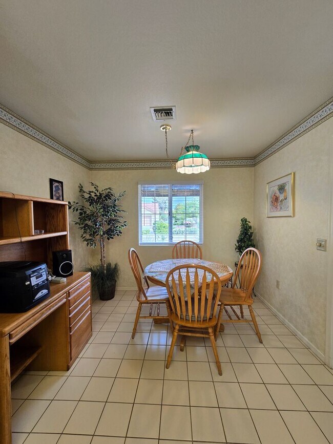 Building Photo - Fully Furnished single story 2 bed 2 bath ...