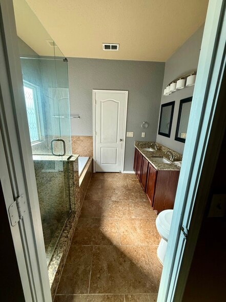 Large Bathroom beautifully put together with tile floor. - 420 Slippery Rock