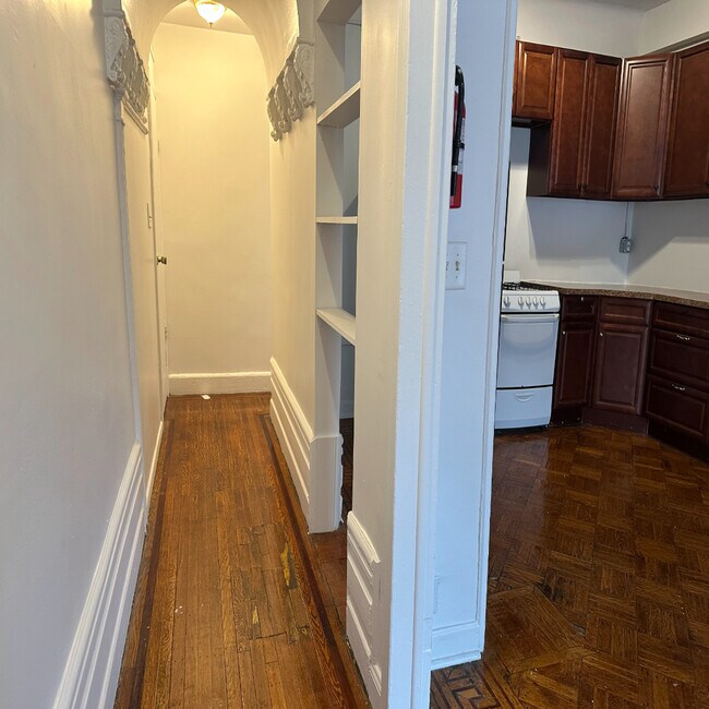 Building Photo - 10 Parkside Ct