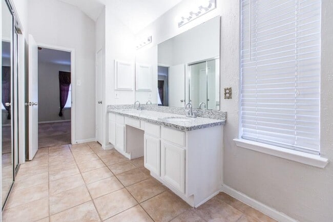 Building Photo - 1614 Glacier Blue Dr