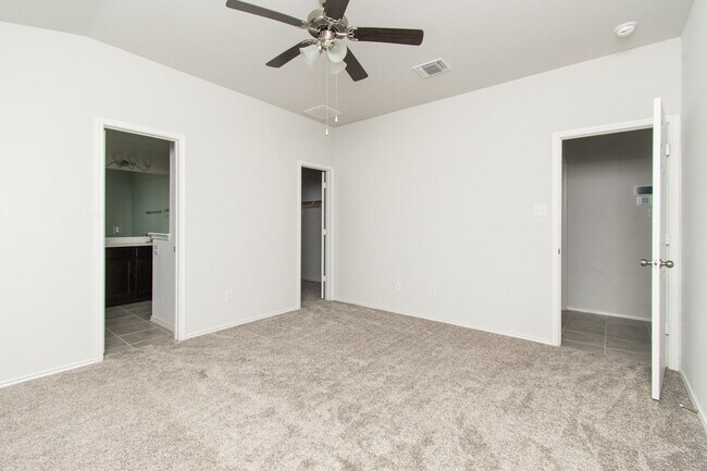 Building Photo - 9019 Stonehollow