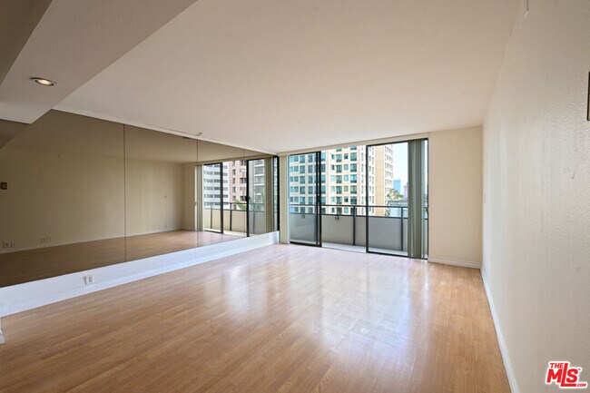 Building Photo - 10535 Wilshire Blvd