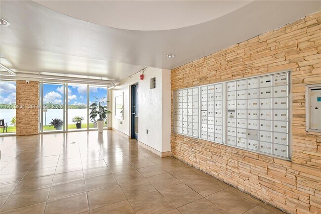 Building Photo - 1075 NE Miami Gardens Dr