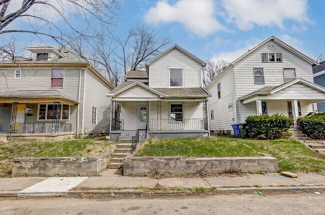 Building Photo - Two Bedroom in Dayton!