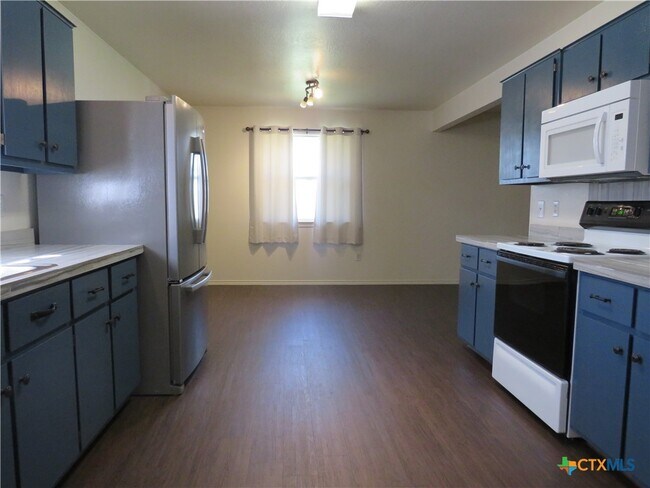 Building Photo - 2501 Westwood Dr